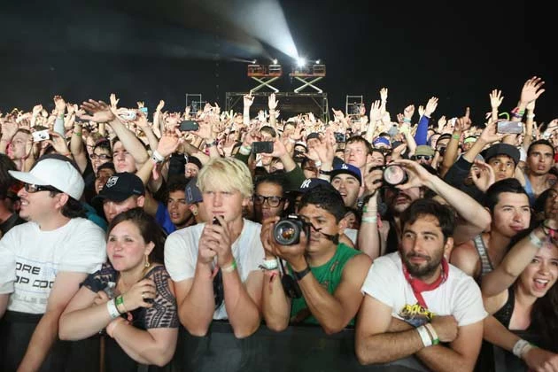 FestivalCrowd FestivalCrowd