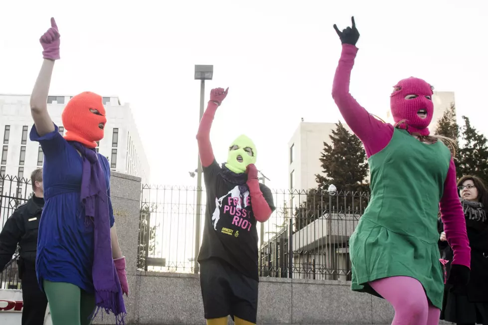 Pussy Riot Activists Arrested for Demonstration in Support of Female Prisoners